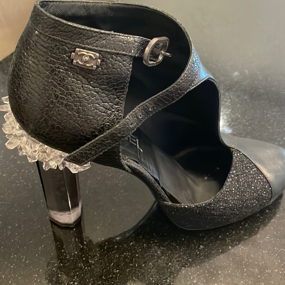 AUTHENTIC CHANEL size 41 heel